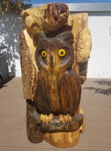 Eulen Hocker geschnitzt